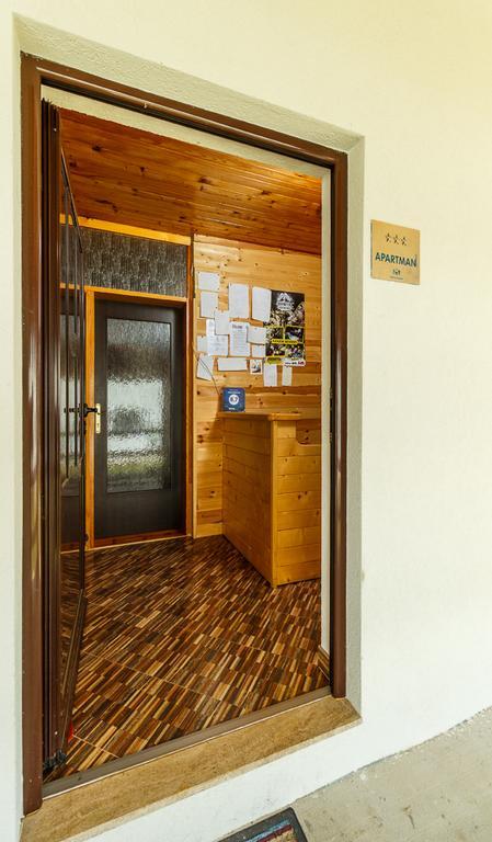 Hostel Highlander Жабляк Экстерьер фото